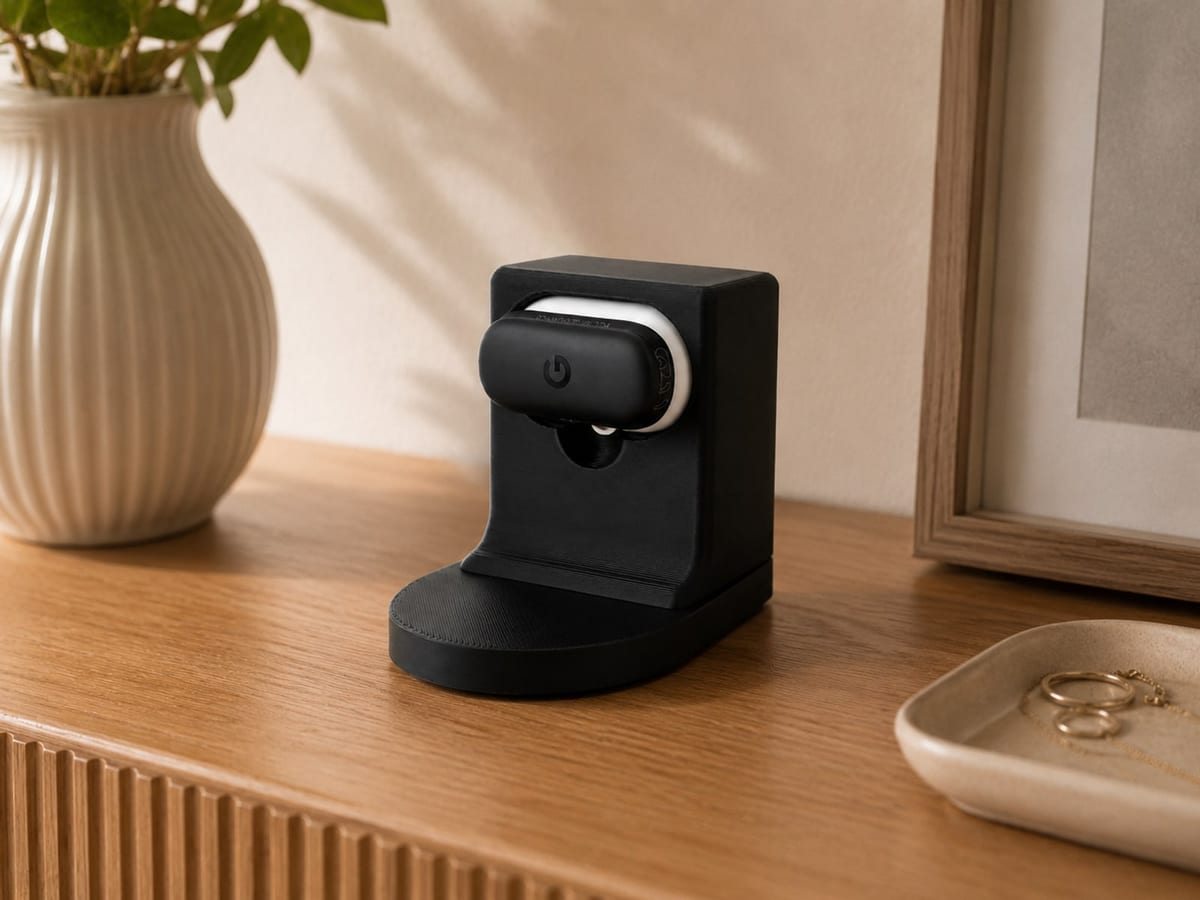 Schritt-für-Schritt: das originale Google Fitbit Air Ladekabel wird in die CleanHold Air eingelegt
